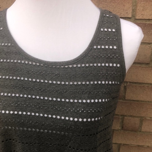 Keyhole tank top Size Small - Picture 6 of 10